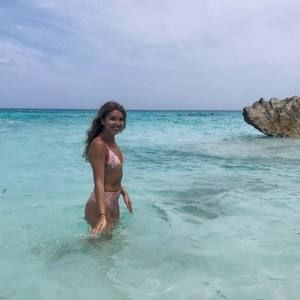 Meet your Posher, Abbey